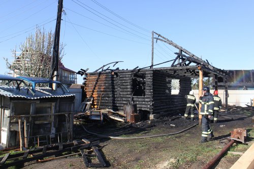 Огнём уничтожен дом Огнём уничтожен дом