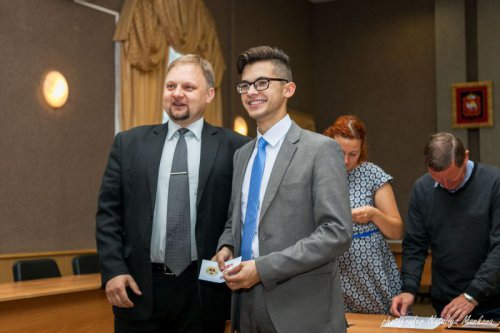 Олег Костиков поздравил выпускников со спортивным «золотом» Олег Костиков поздравил выпускников со спортивным «золотом»