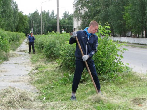 На улицах города работают бойцы стройотрядов На улицах города работают бойцы стройотрядов