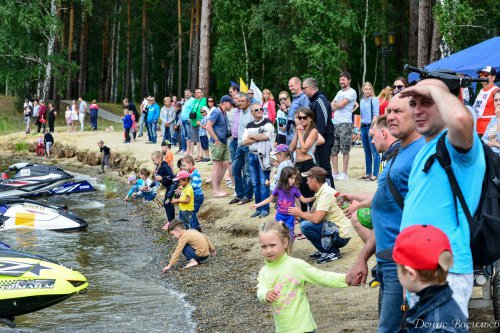 Соревнования по водномоторному спорту «Озёрский маяк» на акватории озера Иртяш. Фоторепортаж Соревнования по водномоторному спорту «Озёрский маяк» на акватории озера Иртяш. Фоторепортаж