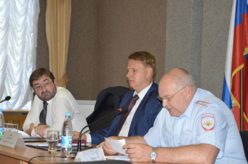 Депутаты уходят отдыхать на деловой волне Депутаты уходят отдыхать на деловой волне