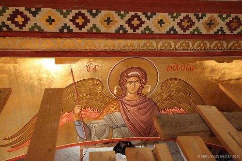 Храм в Челябинске расписали сусальным золотом и дали гарантию на 200 лет Храм в Челябинске расписали сусальным золотом и дали гарантию на 200 лет