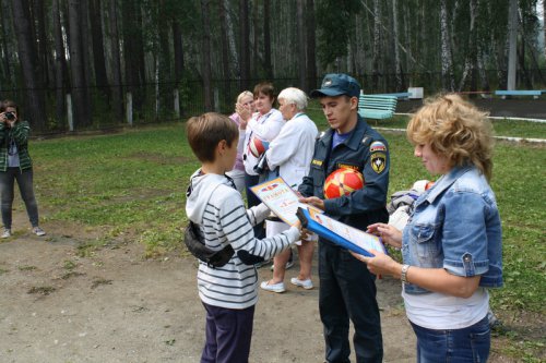 О профессии пожарного рассказали в оздоровительных лагерях О профессии пожарного рассказали в оздоровительных лагерях