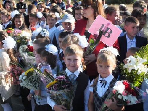 Торжественная линейка в новом учебном году состоялась в посёлке Новогорный Торжественная линейка в новом учебном году состоялась в посёлке Новогорный