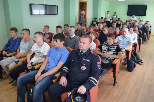 Сотрудники полиции провели правовое информирование Сотрудники полиции провели правовое информирование