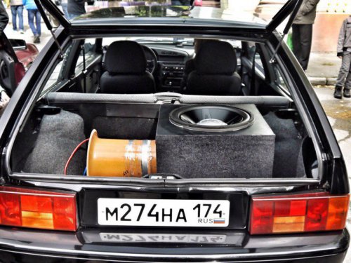 В Озерске молодёжь соревновалась в автозвуке