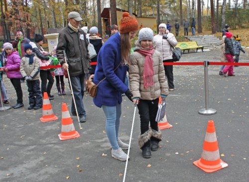 Не забыли о тех, кто держит в руке белую трость Не забыли о тех, кто держит в руке белую трость