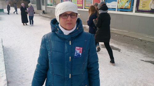 «Праздничные ленточки» дарили озерчанам волонтёры «Праздничные ленточки» дарили озерчанам волонтёры