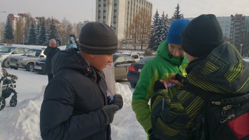 «Праздничные ленточки» дарили озерчанам волонтёры «Праздничные ленточки» дарили озерчанам волонтёры
