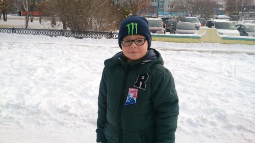 «Праздничные ленточки» дарили озерчанам волонтёры «Праздничные ленточки» дарили озерчанам волонтёры