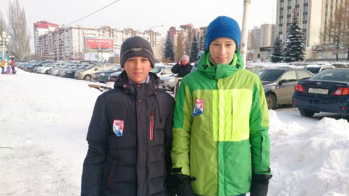 «Праздничные ленточки» дарили озерчанам волонтёры «Праздничные ленточки» дарили озерчанам волонтёры