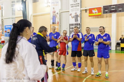 Закончились соревнования по волейболу среди женских и мужских команд-ветеранов Закончились соревнования по волейболу среди женских и мужских команд-ветеранов
