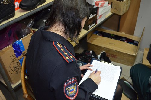 В Озерске изъято 100 пар обуви с признаками контрафакта В Озерске изъято 100 пар обуви с признаками контрафакта