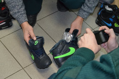 В Озерске изъято 100 пар обуви с признаками контрафакта В Озерске изъято 100 пар обуви с признаками контрафакта