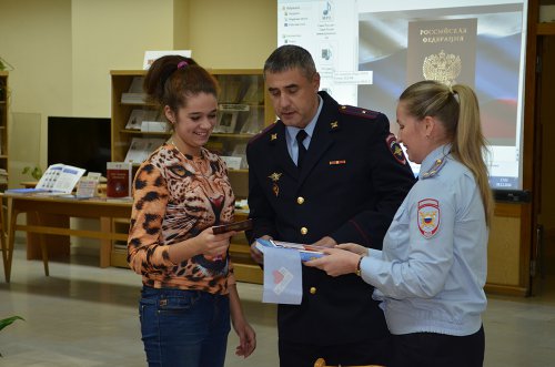 13 юных озерчан получили свои первые паспорта 13 юных озерчан получили свои первые паспорта