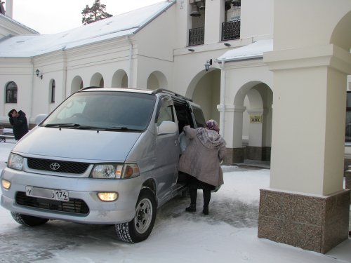 Православные Озерска делятся одеждой Православные Озерска делятся одеждой