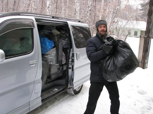 Православные Озерска делятся одеждой Православные Озерска делятся одеждой