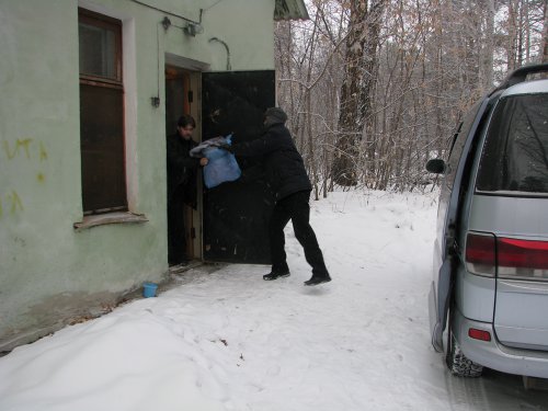 Православные Озерска делятся одеждой Православные Озерска делятся одеждой