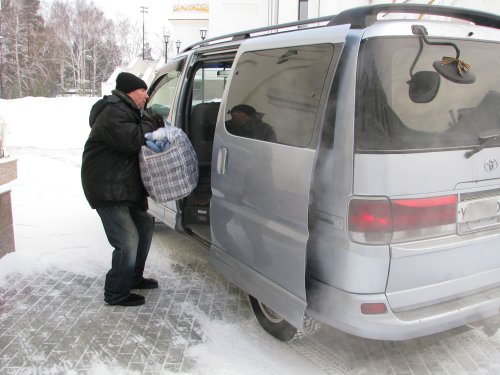 Православные Озерска делятся одеждой Православные Озерска делятся одеждой