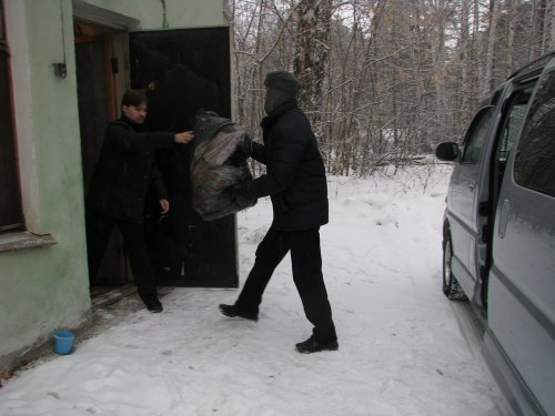 Православные Озерска делятся одеждой Православные Озерска делятся одеждой