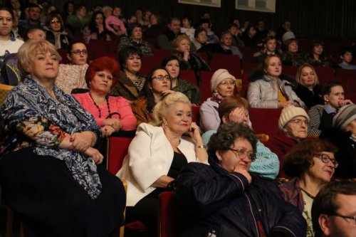 «И звездопадом музыка сверкает…»