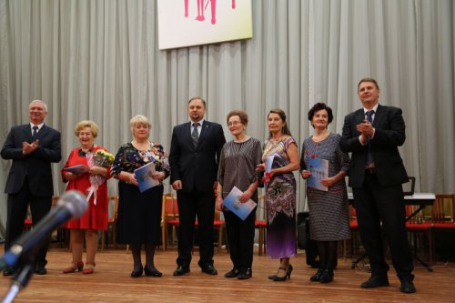«И звездопадом музыка сверкает…»