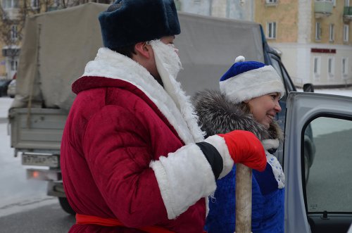 В Озерске полицейский-Дед Мороз вышел на дорогу В Озерске полицейский-Дед Мороз вышел на дорогу