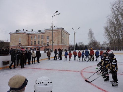В округе продолжают обустраиваться спортивные площадки В округе продолжают обустраиваться спортивные площадки