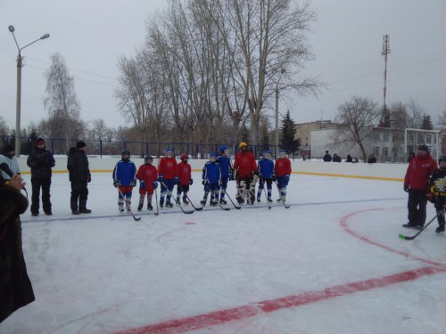 В округе продолжают обустраиваться спортивные площадки В округе продолжают обустраиваться спортивные площадки