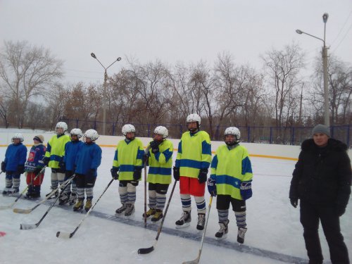 В округе продолжают обустраиваться спортивные площадки В округе продолжают обустраиваться спортивные площадки