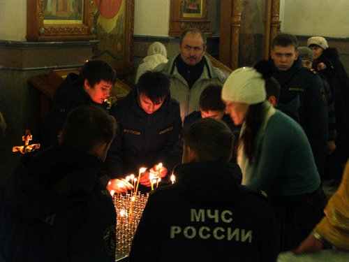 Молясь вместе со всей страной Молясь вместе со всей страной