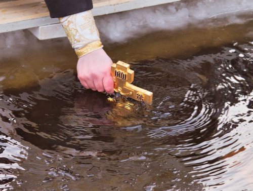 Крещенская вода: мифы и реальность Крещенская вода: мифы и реальность