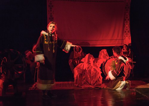 Чукча в чуме ждет рассвета, а Йольский кот рассказывает сказки… Чукча в чуме ждет рассвета, а Йольский кот рассказывает сказки…