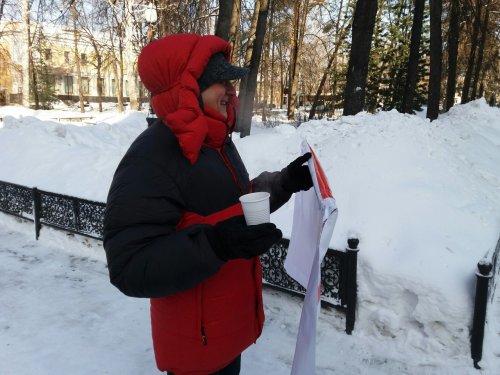 Митингующие просят проверить деятельность Михаила Похлебаева Митингующие просят проверить деятельность Михаила Похлебаева