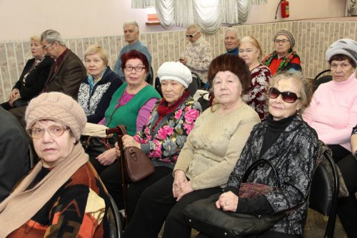 Глава округа вручил первые удостоверения детям погибших участников войны Глава округа вручил первые удостоверения детям погибших участников войны