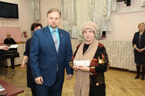 Глава округа вручил первые удостоверения детям погибших участников войны Глава округа вручил первые удостоверения детям погибших участников войны