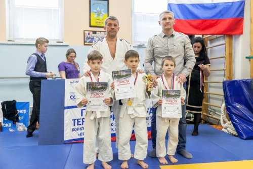 Поединки «на коленочках» и в «стойке» определили лучших Поединки «на коленочках» и в «стойке» определили лучших