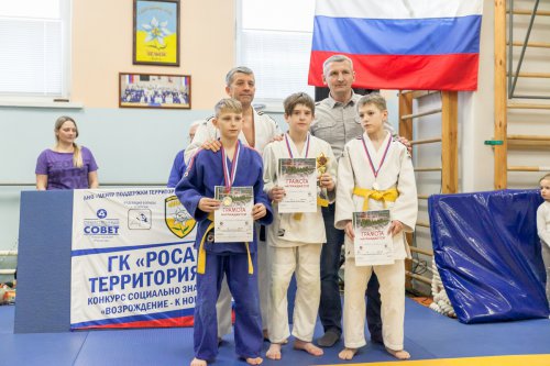 Поединки «на коленочках» и в «стойке» определили лучших Поединки «на коленочках» и в «стойке» определили лучших
