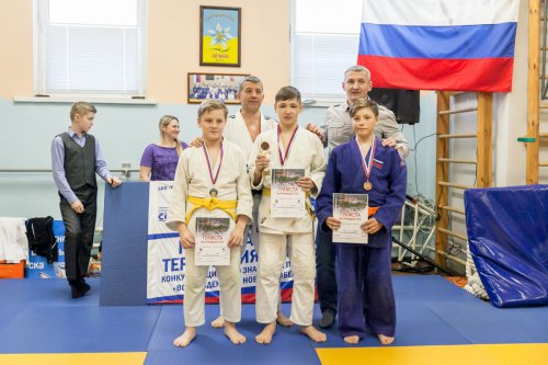 Поединки «на коленочках» и в «стойке» определили лучших Поединки «на коленочках» и в «стойке» определили лучших