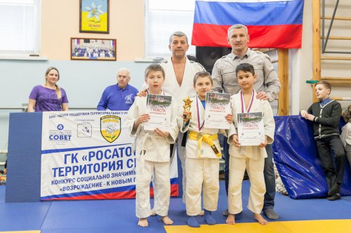 Поединки «на коленочках» и в «стойке» определили лучших Поединки «на коленочках» и в «стойке» определили лучших