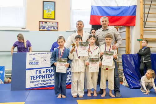 Поединки «на коленочках» и в «стойке» определили лучших Поединки «на коленочках» и в «стойке» определили лучших