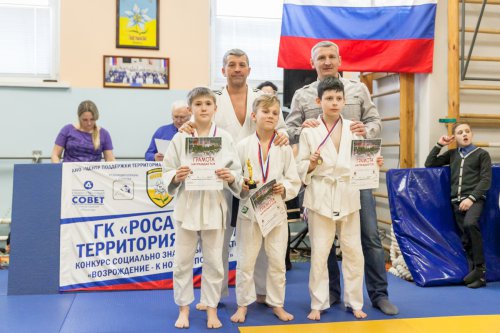Поединки «на коленочках» и в «стойке» определили лучших Поединки «на коленочках» и в «стойке» определили лучших