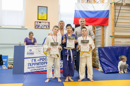 Поединки «на коленочках» и в «стойке» определили лучших Поединки «на коленочках» и в «стойке» определили лучших