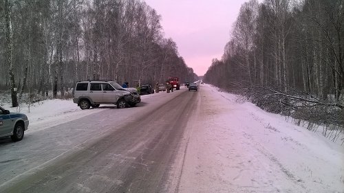 Автоледи на «Фольксваген Поло» врезалась в УАЗ Патриот Автоледи на «Фольксваген Поло» врезалась в УАЗ Патриот