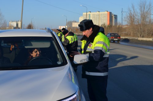За 3 часа 22 сотрудника полиции проверили почти 2000 машин За 3 часа 22 сотрудника полиции проверили почти 2000 машин