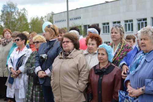 На территории медсанчасти заложена яблоневая аллея На территории медсанчасти заложена яблоневая аллея