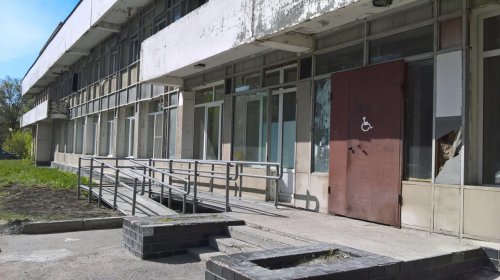 По итогам прокурорской проверки в городской поликлинике Озерска установлен новый пандус для инвалидов По итогам прокурорской проверки в городской поликлинике Озерска установлен новый пандус для инвалидов