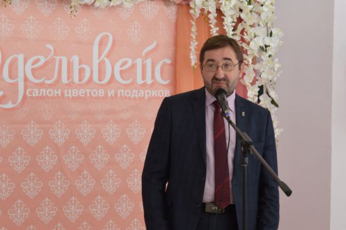 Поднялись вверх по профессиональной лестнице Поднялись вверх по профессиональной лестнице