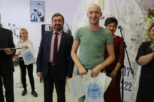 Поднялись вверх по профессиональной лестнице Поднялись вверх по профессиональной лестнице