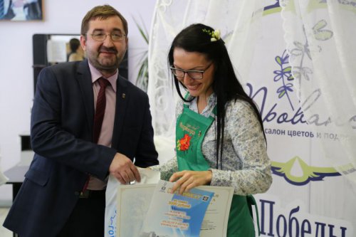 Поднялись вверх по профессиональной лестнице Поднялись вверх по профессиональной лестнице